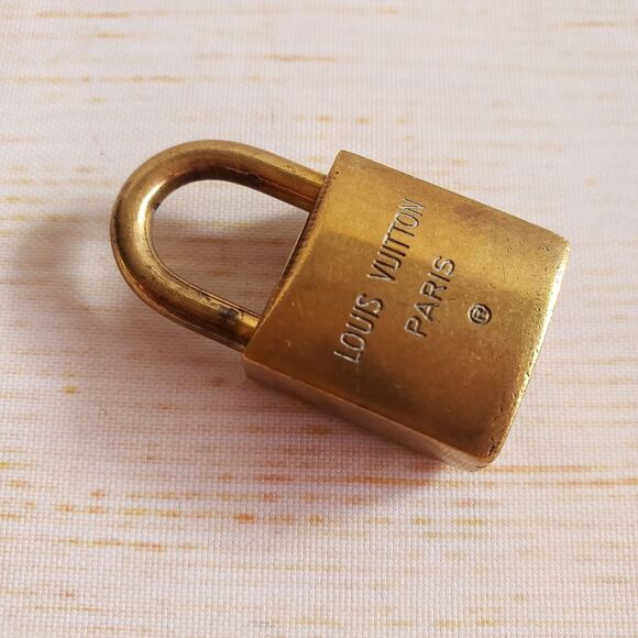 #220 Authentic Louis Vuitton Paris Brass Luggage Lock Pendant 200 Series - Picture 6 of 6